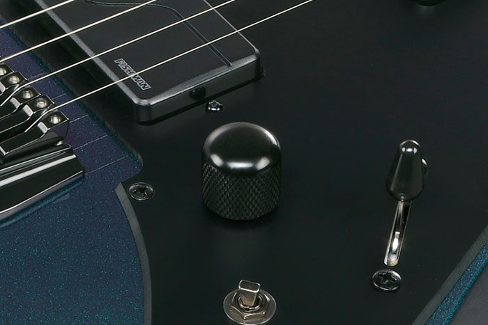 Fishman® Fluence™ Voicing switch on volume control (push/pull)