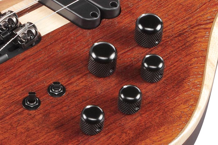 Ibanez Custom Electronics 3段EQ，带EQ旁路开关和中频开关