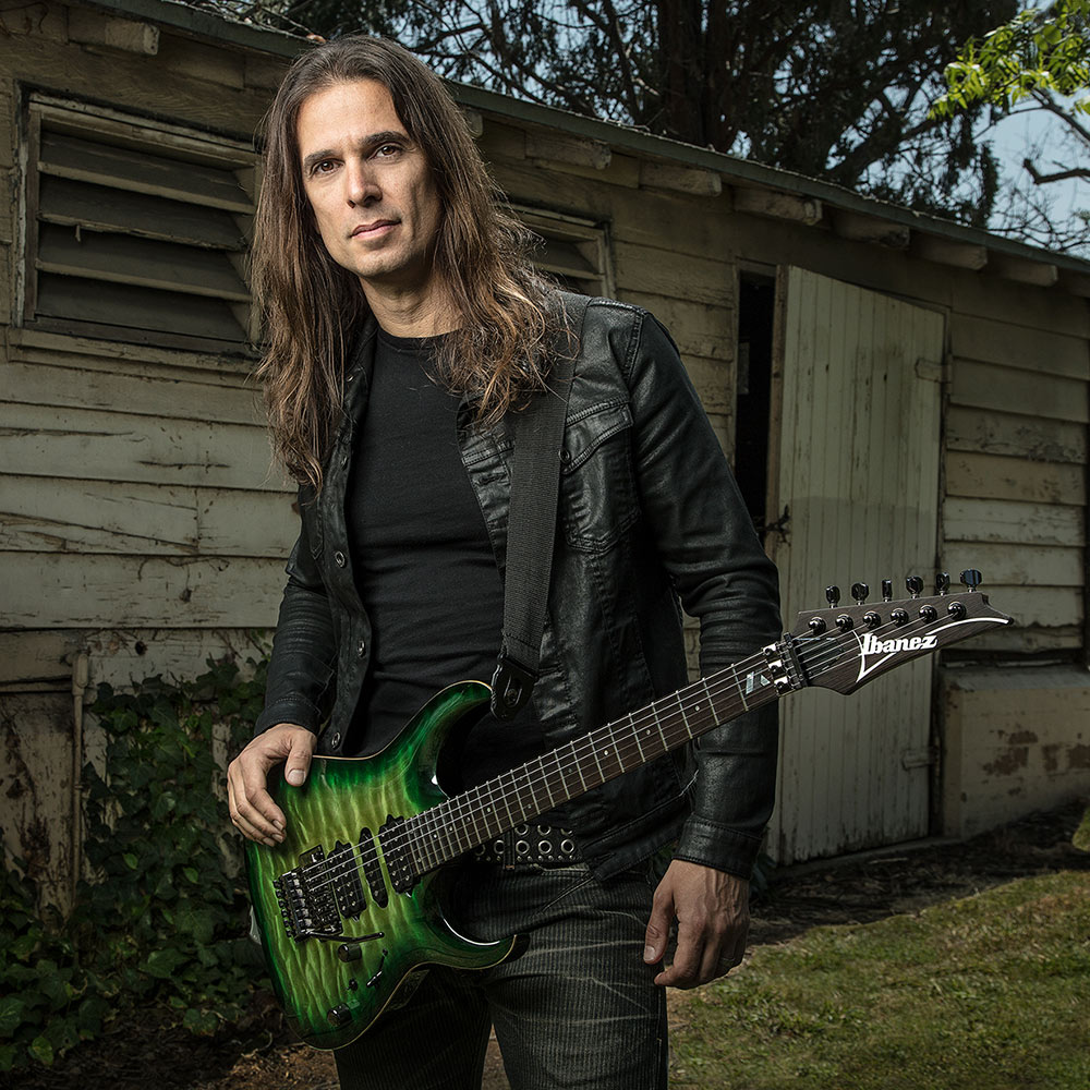 Kiko Loureiro nos enseña sus guitarras de gira |