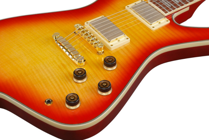 Flamed Maple top / Okoume body