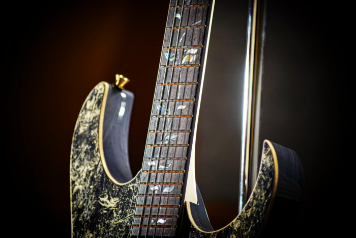 Rosewood fretboard w/ Tree of Life inlay & Luminlay® side dots Image