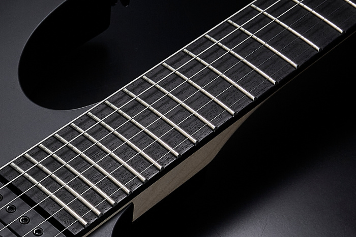 Bound Rosewood fretboard w/ Jumbo frets