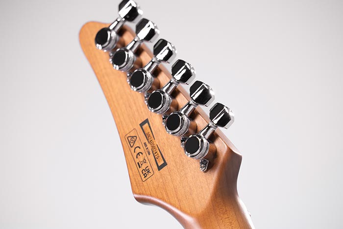 Locking machine heads