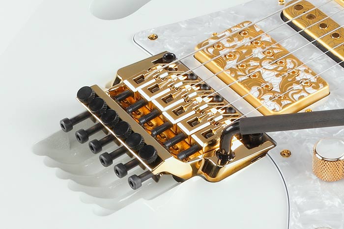 Edge Tremolo & Lion’s Claw